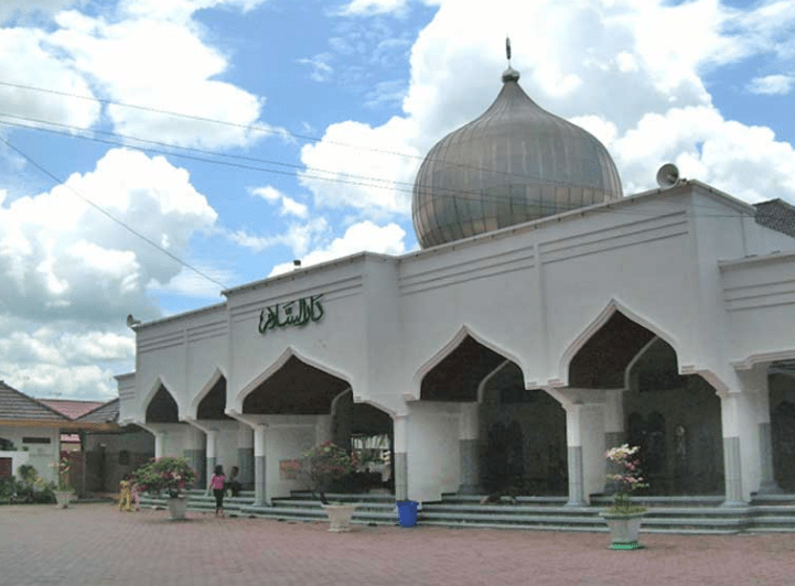 Dibangun Tahun 1825, Dipugar Berkali-Kali Hingga Jadi Ikon Wisata Religi